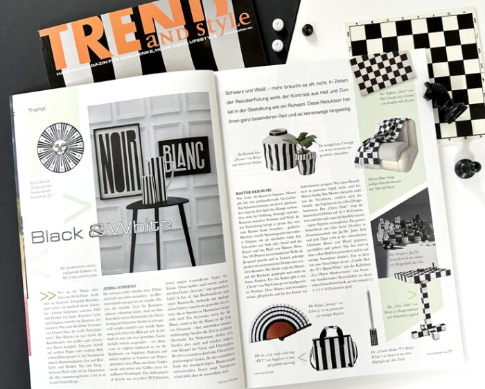 Beitrag im Fachmagazin Trend and Style Ausgabe 3/2025, mit aufgeschlagenem Artikel sichtbar und einen kleinen Schachbrett daneben als Dekoration